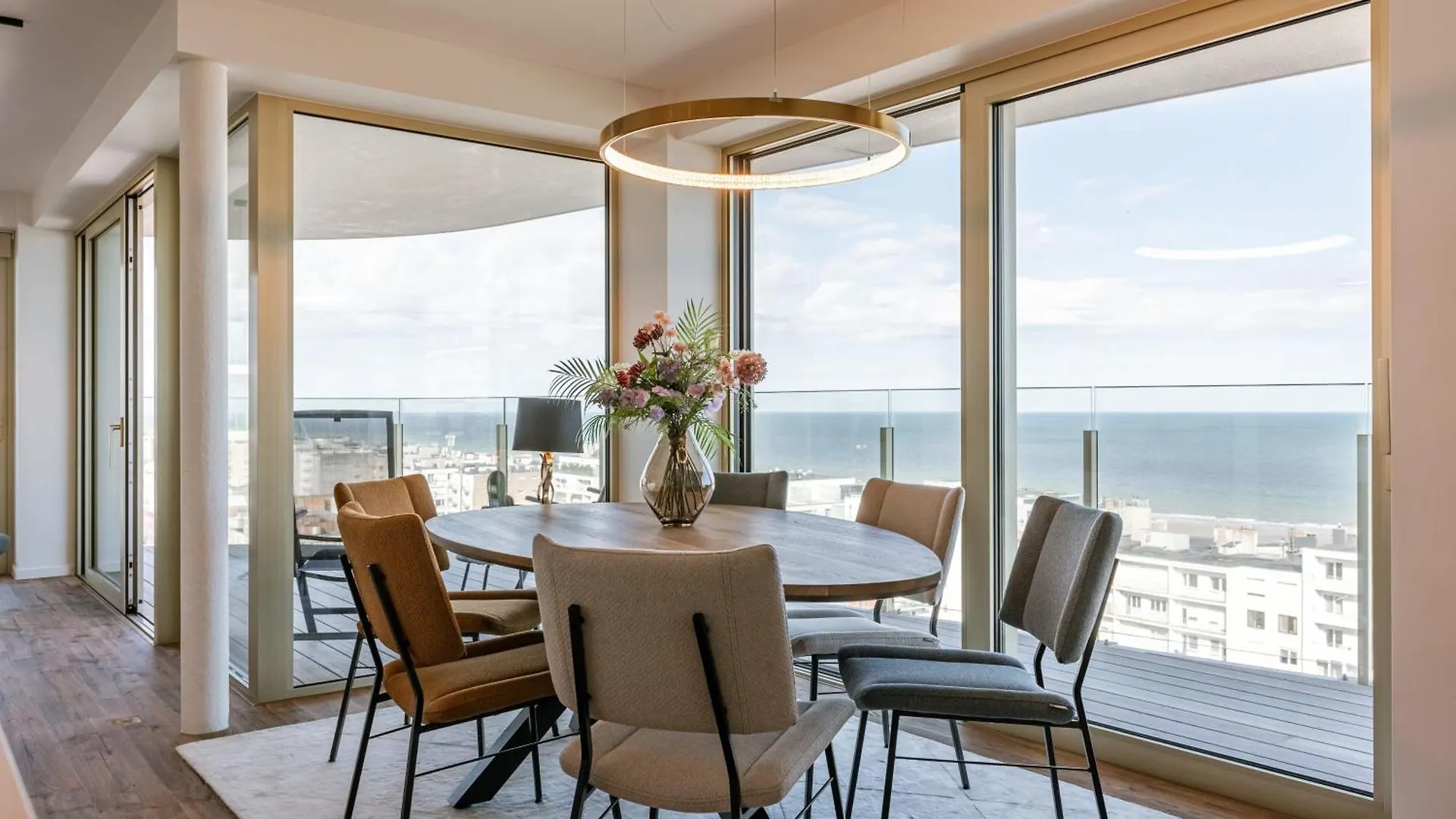 Huswell - Spacious Apartment With Huge Terrace With Sea View Ostend