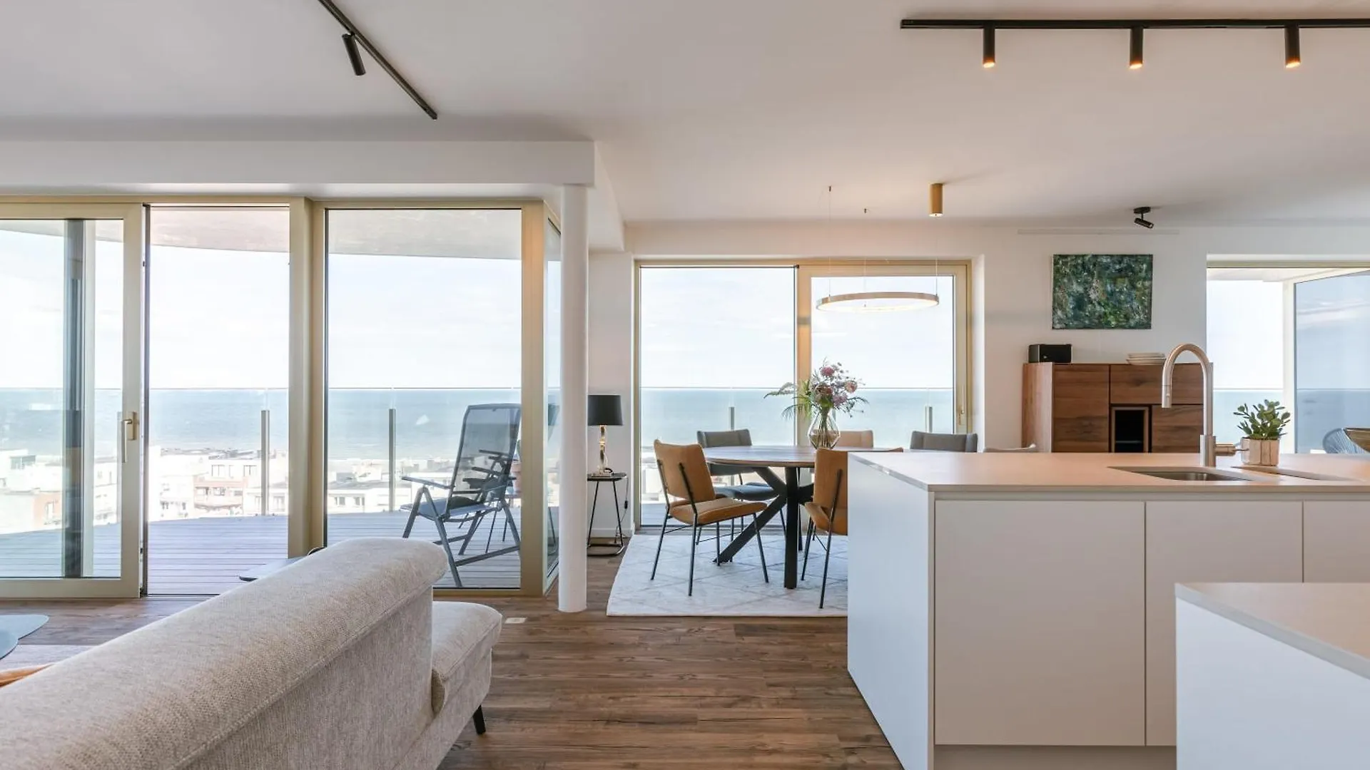 Huswell - Spacious Apartment With Huge Terrace With Sea View Ostend